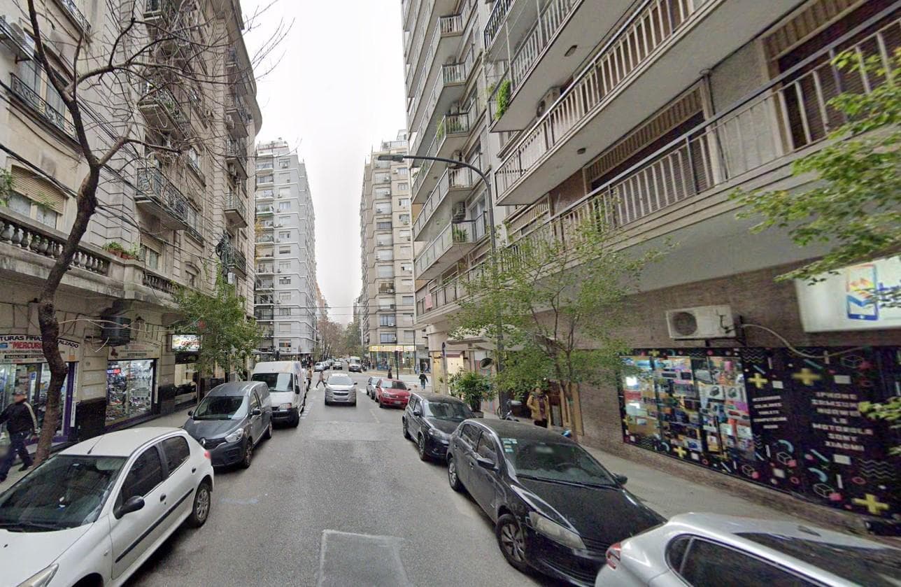 Laprida al 1300, entre Av. Santa Fe y Charcas