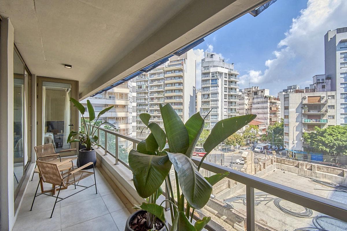 Franklin Roosevelt al 3100, entre Av. Dr. R. Balbín y Zapiola