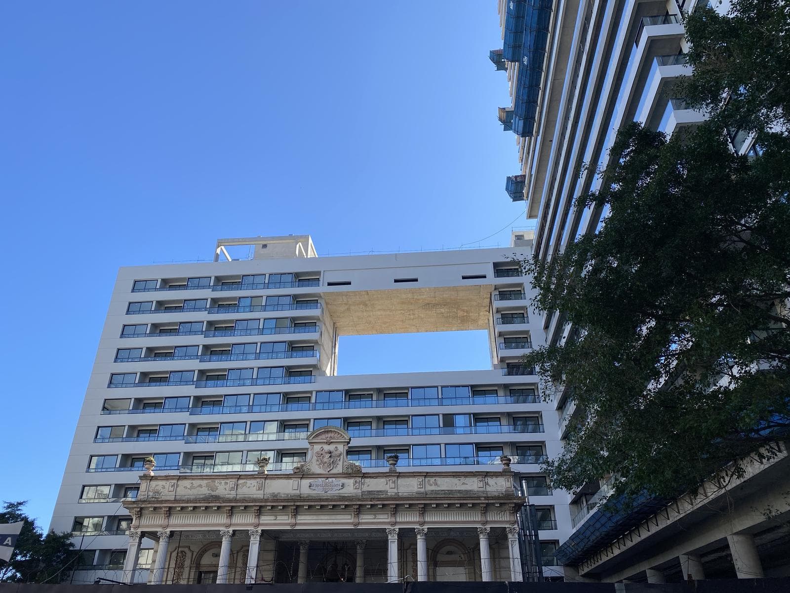 Franklin Roosevelt al 3100, entre Av. Dr. R. Balbín y Zapiola