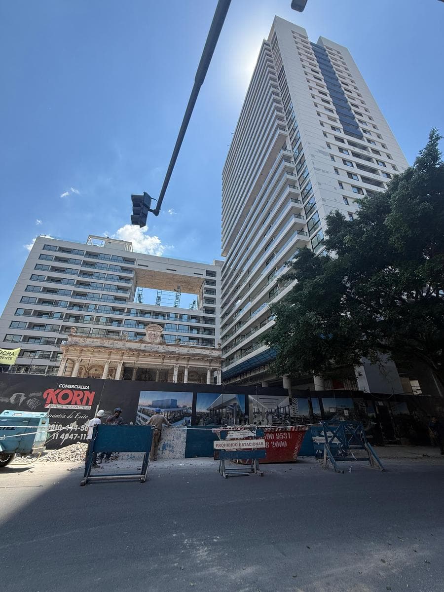 Franklin Roosevelt al 3100, entre Av. Dr. R. Balbín y Zapiola