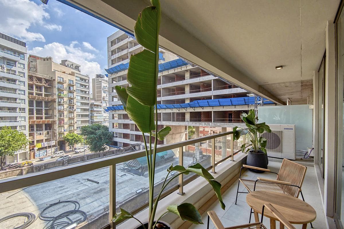 Franklin Roosevelt al 3100, entre Av. Dr. R. Balbín y Zapiola