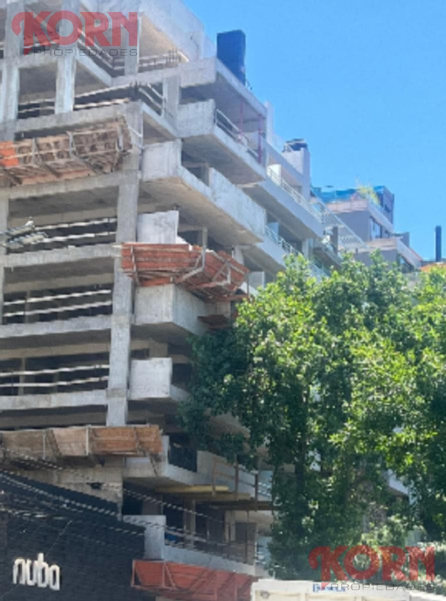 Av. Cnel. Niceto Vega entre Bonpland y Fitz Roy