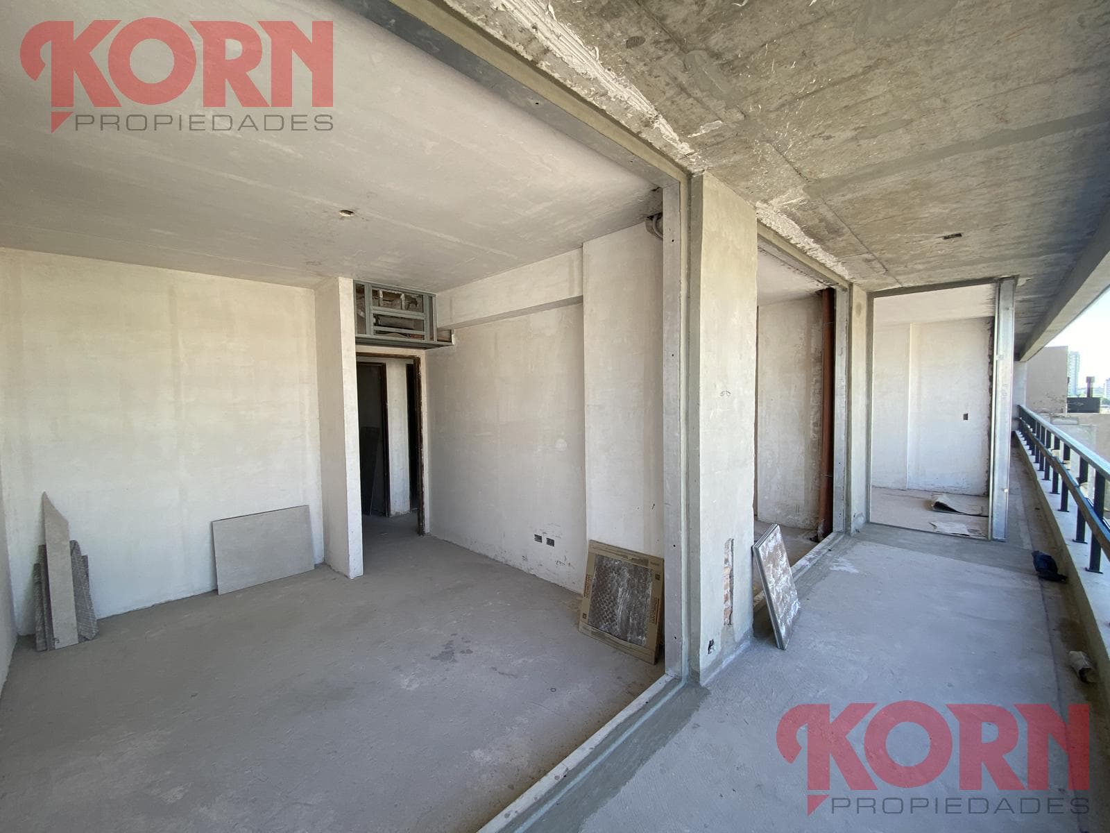 Franklin Roosevelt al 3100, entre Av. Dr. R. Balbín y Zapiola