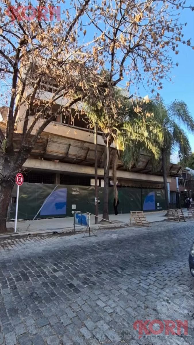 Céspedes 3300, entre Gral. Enrique Martínez y Delgado