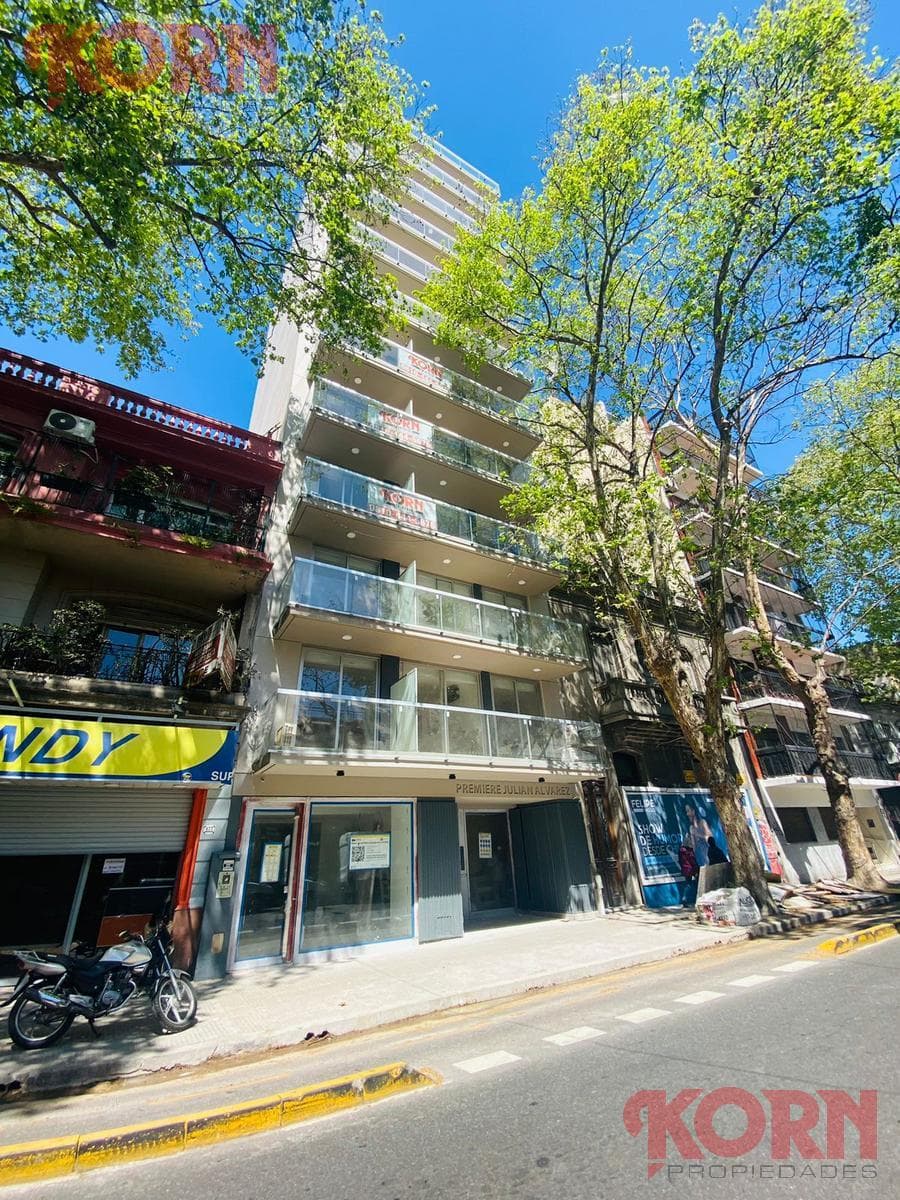 Julián Álvarez al 400, entre Av. Corrientes y J. R. de Velasco