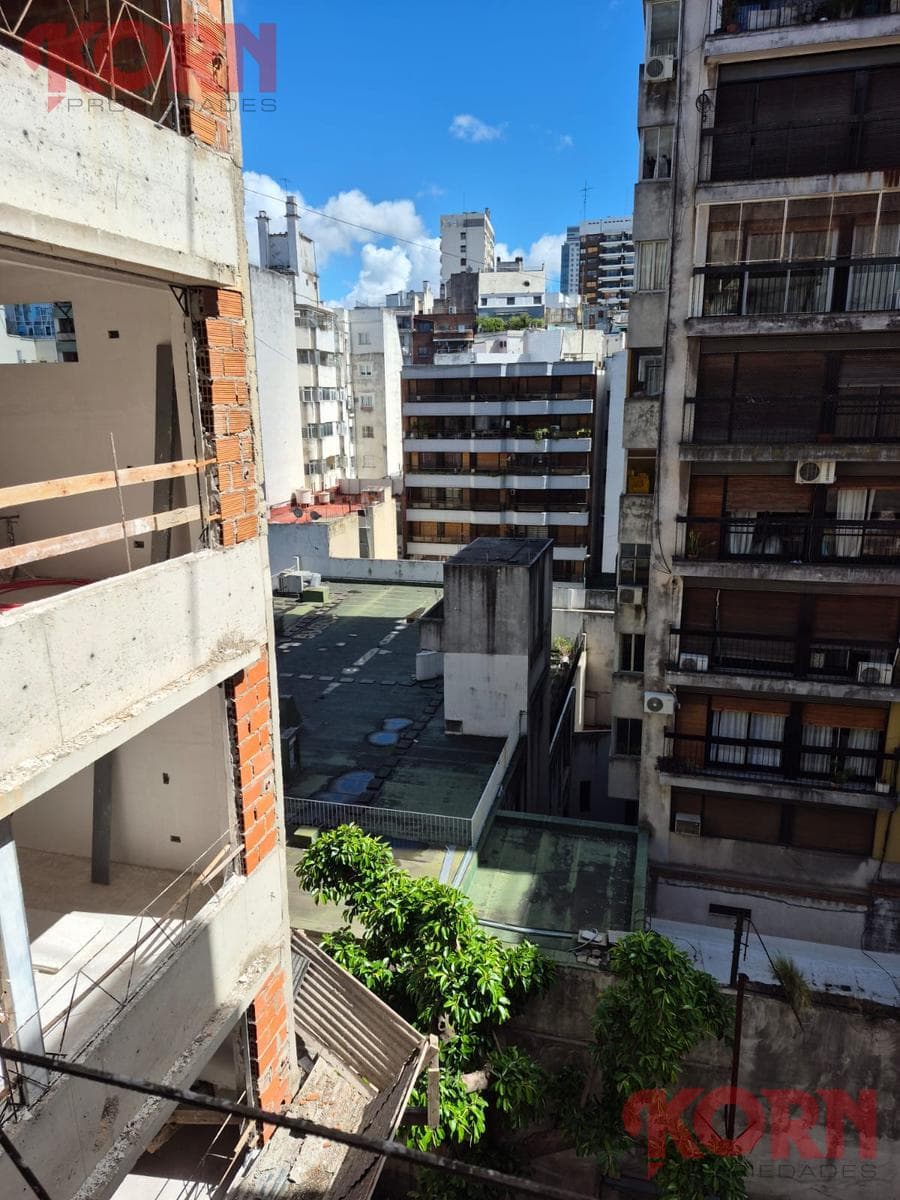 laprida al 1300, entre Santa Fe y Charcas
