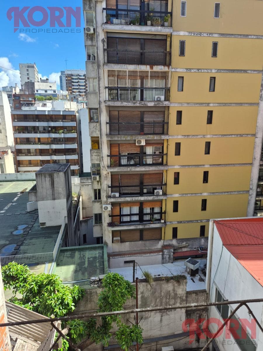 laprida al 1300, entre Santa Fe y Charcas